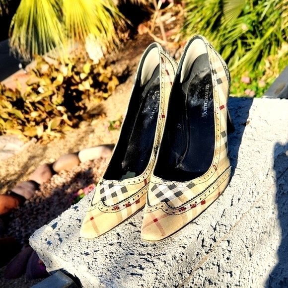 Authentic Vintage‎ Classic Check Burberry Heels - Picture 3 of 14